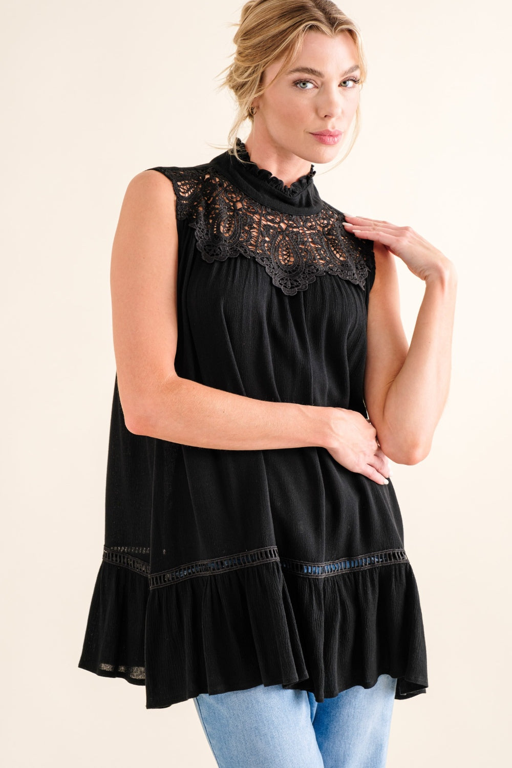 Lace Detail Sleeveless Ruffled Top